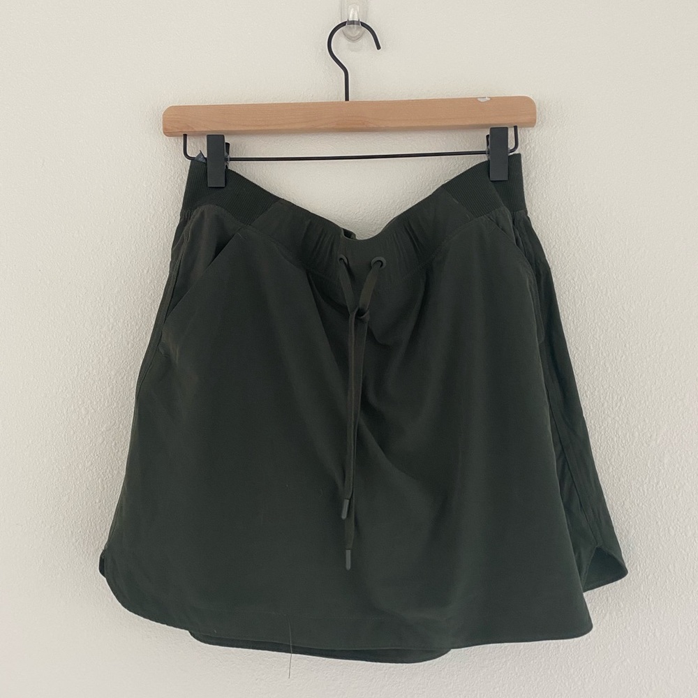 Athletic skort dark green